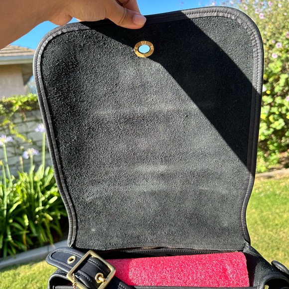 Coach Stewardess - Picture 8 of 11